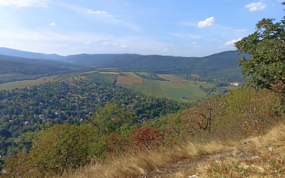 Dobogókő látképe az Oszolyról